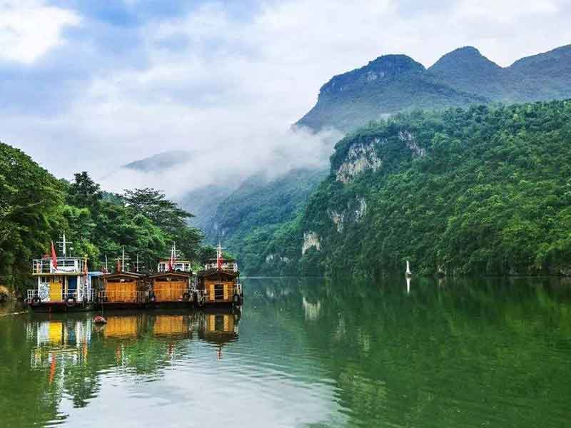 【連州】游覽“詩(shī)畫(huà)走廊”湟川三峽、賞油菜花、中國(guó)洞河奇觀(guān)之稱(chēng)-5A景區(qū)連州地下河、觀(guān)賞瑤族篝火晚會(huì)、紅不讓百菇園二天游