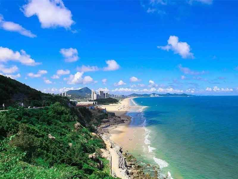 【陽(yáng)江】入住海陵島保利銀灘度假酒店、浸泡金山溫泉、三門里碉樓、海陵島沙灘名牌大撕殺、體驗(yàn)海邊高爾夫練習(xí)、品嘗特色黃鱔飯、燒烤餐、沙灘篝火晚會(huì)、青花瓷海鮮大盆菜二天游