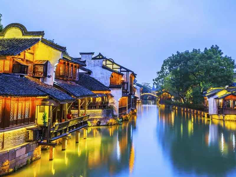 【華東五市】 【華東經(jīng)典】-杭州船游西湖、太子灣賞花、宋城主題樂(lè)園、蘇州園林、靈山大佛景區(qū)、七里山塘夜游船 、烏鎮(zhèn)水鄉(xiāng)雙飛6天