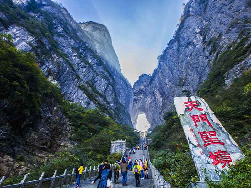 鉑爾曼（天門山） *天門山玻璃棧道·大峽谷玻璃橋·溪布街 矮寨大橋-問天臺-吉斗苗寨-魔鬼懸崖棧道·鳳凰古城/雙高鐵4天游