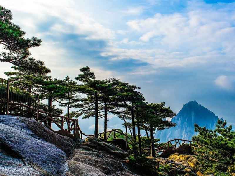 （品質(zhì)游）春漫黃山、醉美靈山、唐模古鎮(zhèn)、宋代老街雙高4天團(tuán)